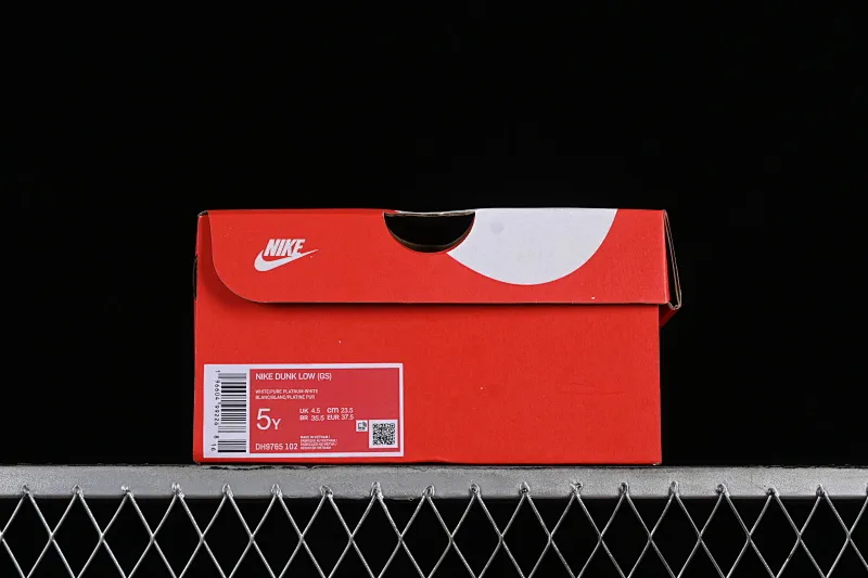 All Categories Nk SB Dunk Series Nk SB Dunk Low Low-top sneakers Nk Dunk Low Fresh silver ballet lace strap SB strap low-top casual sneakers DH9765-102